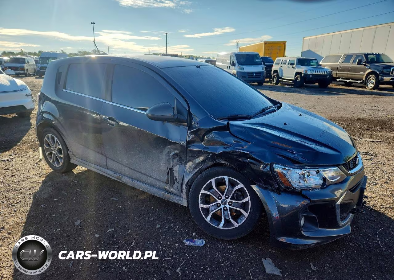 2019 Chevrolet Sonic Lt VIN:1G1JD6SB0K4149216 - 4