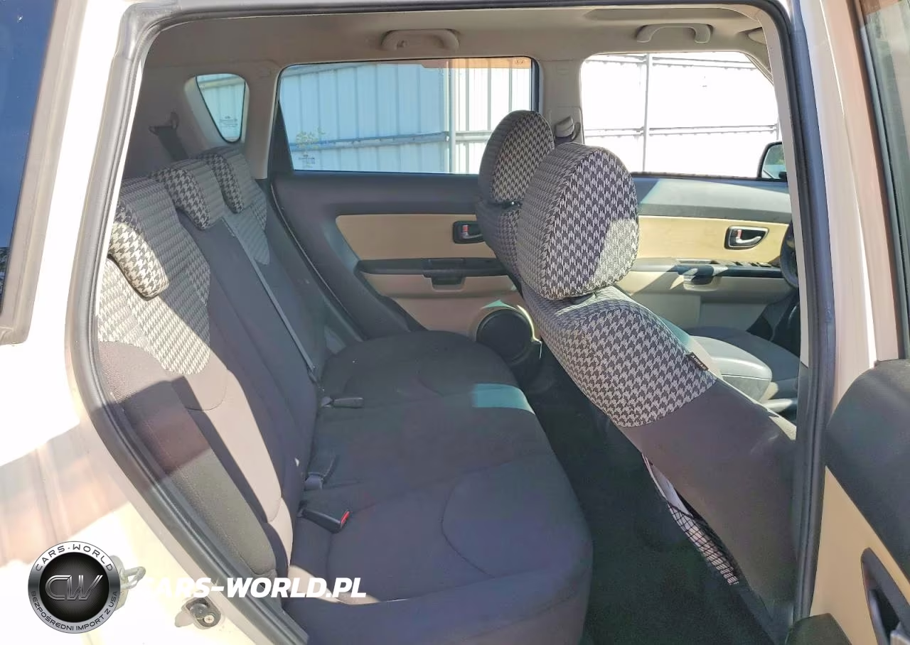 KIA SOUL VIN:KNDJT2A24A7137264 - 10