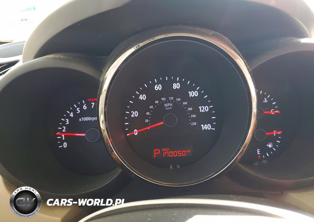 KIA SOUL VIN:KNDJT2A24A7137264 - 9