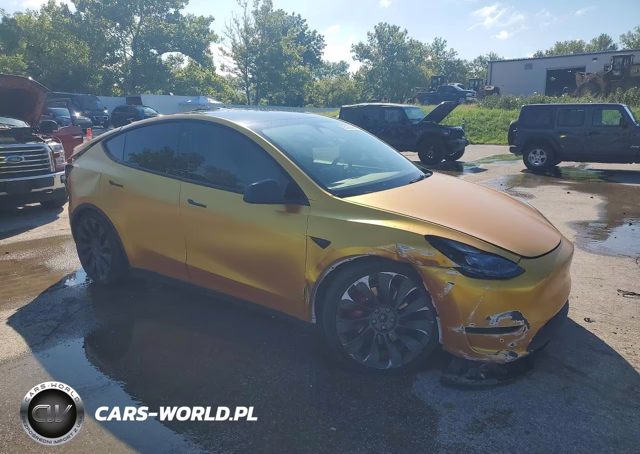 2023 Tesla Model Y VIN:7SAYGDEF3PF688237 - 4