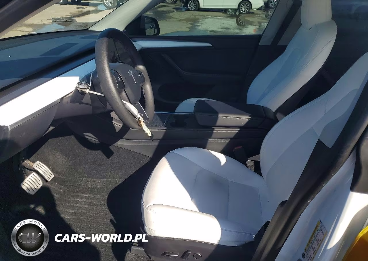 2023 Tesla Model Y VIN:7SAYGDEF3PF688237 - 7