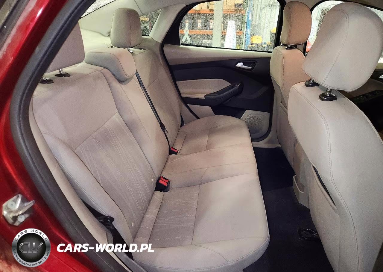 2015 Ford Focus Se VIN:1FADP3F22FL255995 - 10
