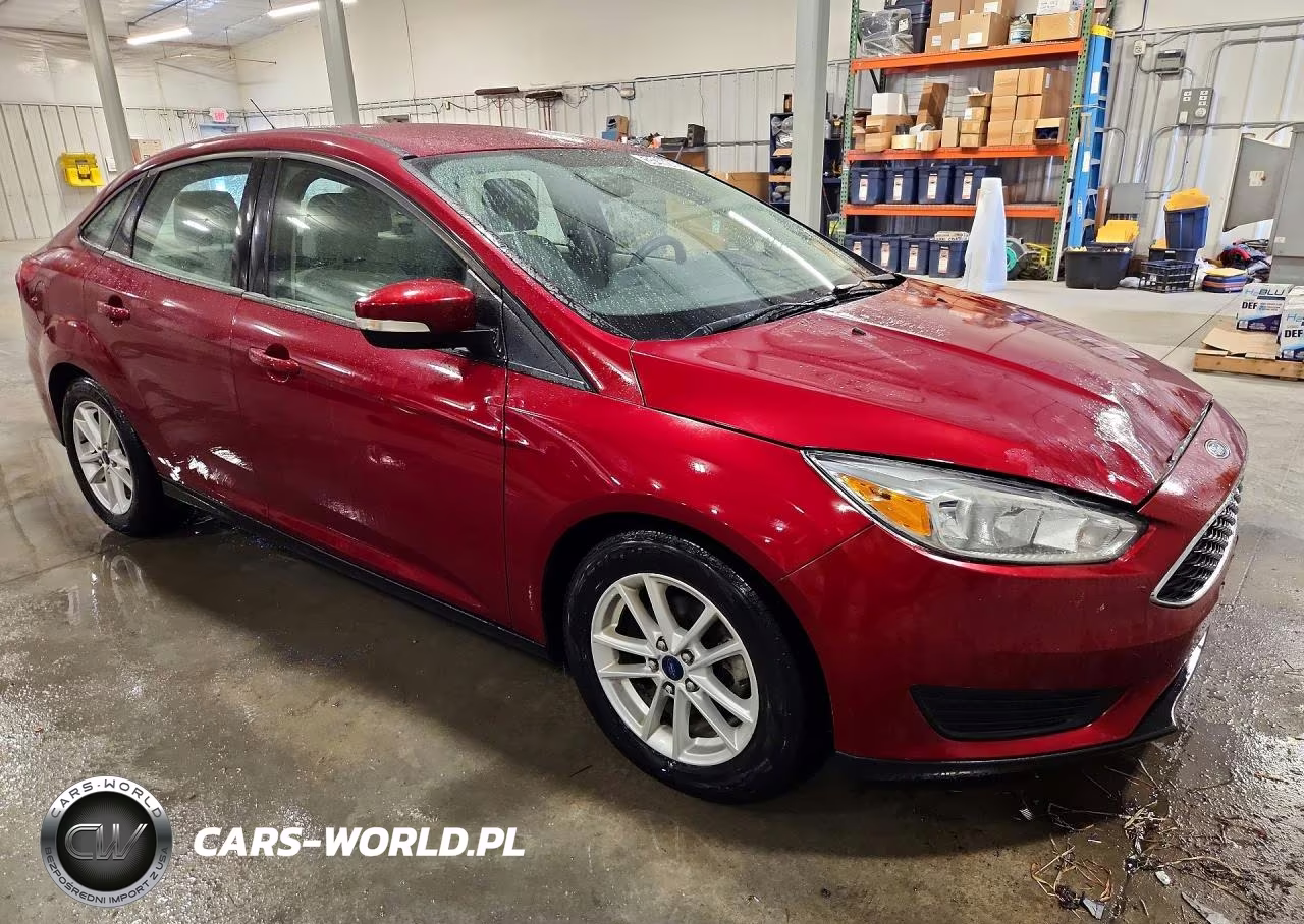 2015 Ford Focus Se VIN:1FADP3F22FL255995 - 4