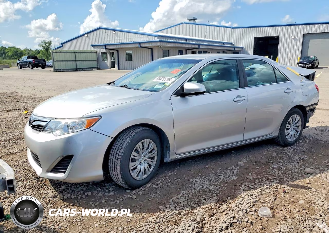 2014 Toyota Camry Le – zdjęcie 1 z 12