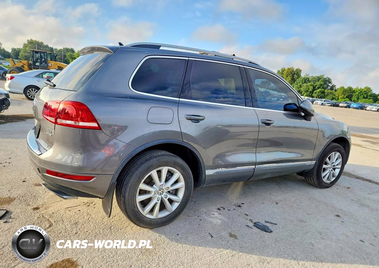 2014 Volkswagen Touareg V6 VIN:WVGEF9BP3ED007586 - 3