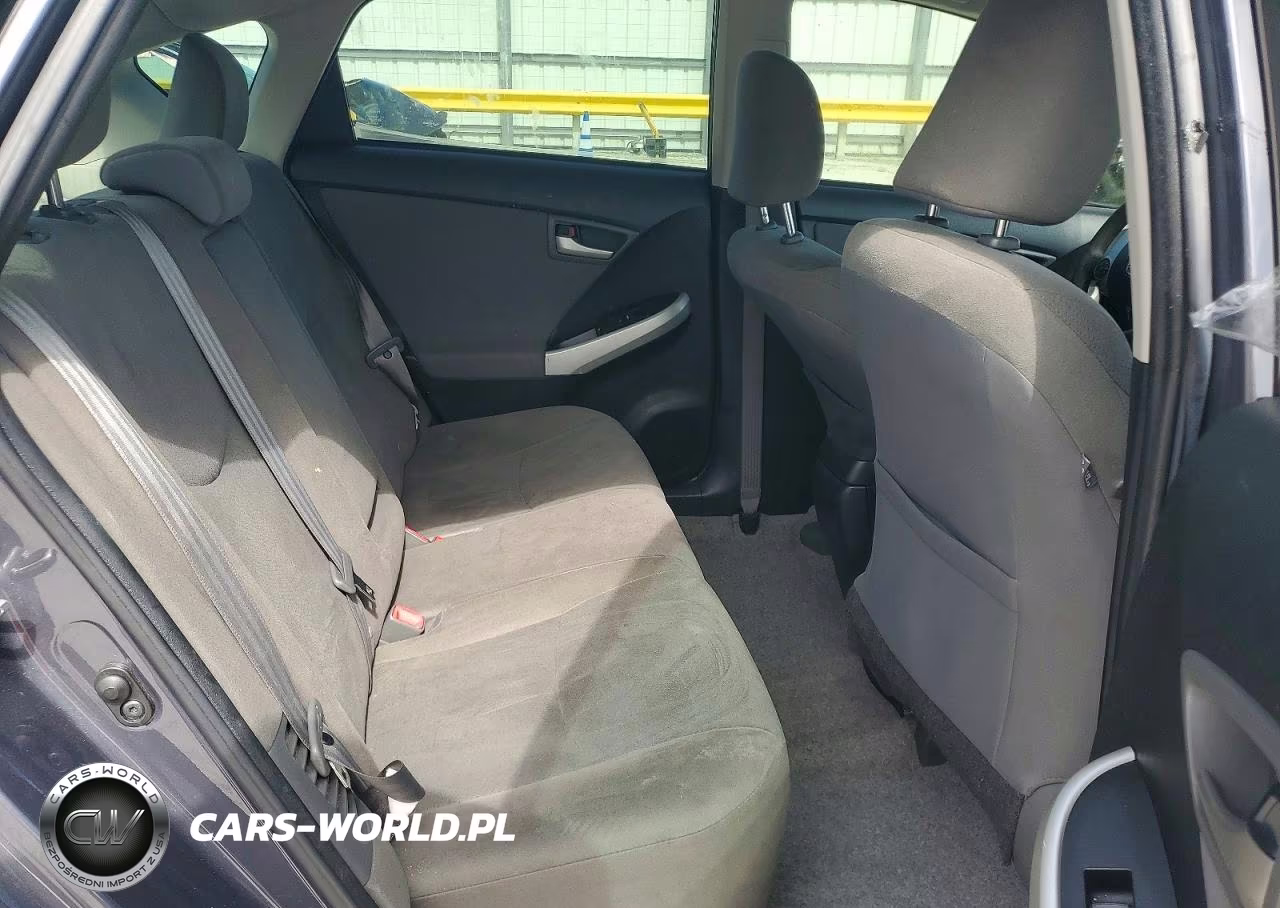 2015 Toyota Prius Two VIN:JTDKN3DU8F0468740 - 10