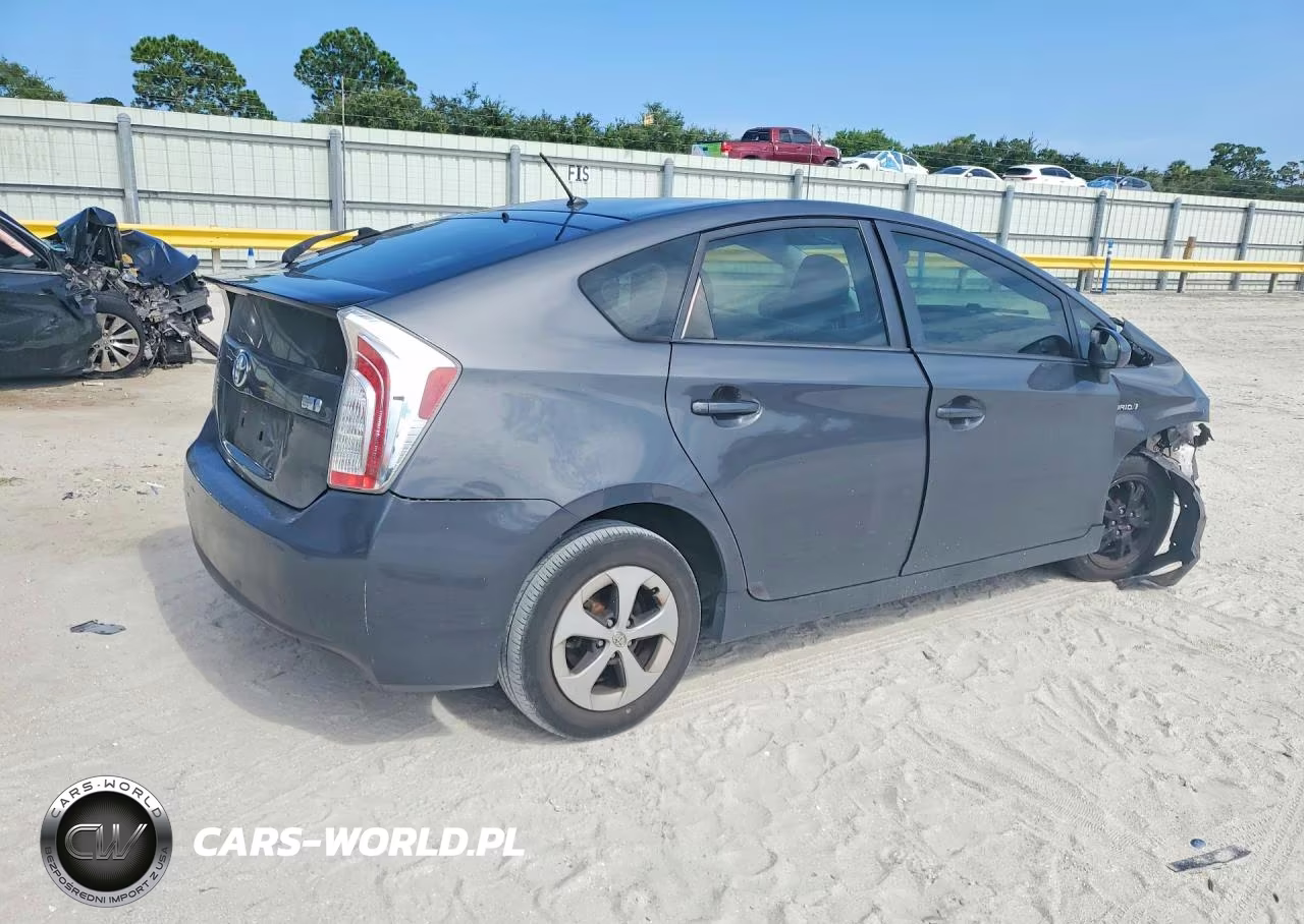 2015 Toyota Prius Two VIN:JTDKN3DU8F0468740 - 3