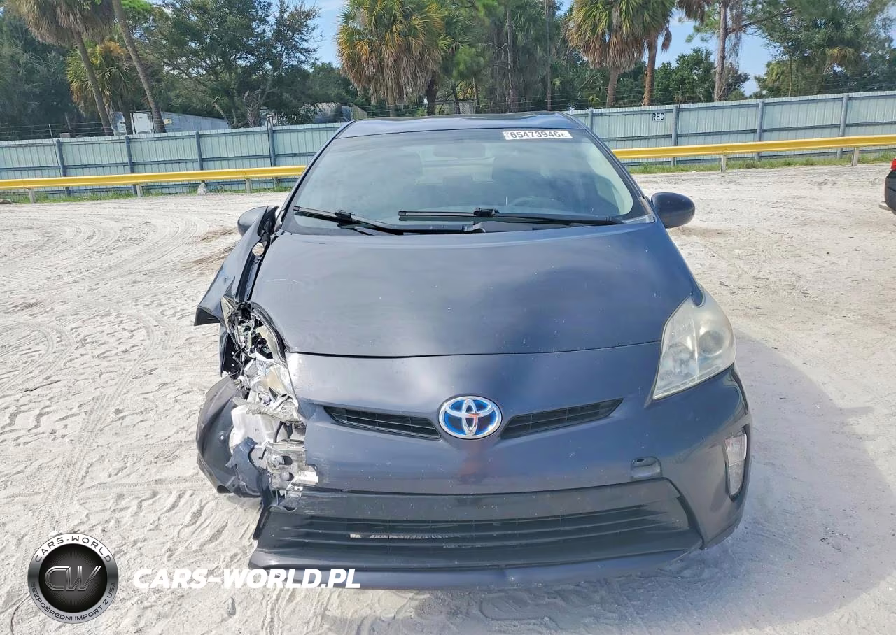 2015 Toyota Prius Two VIN:JTDKN3DU8F0468740 - 5
