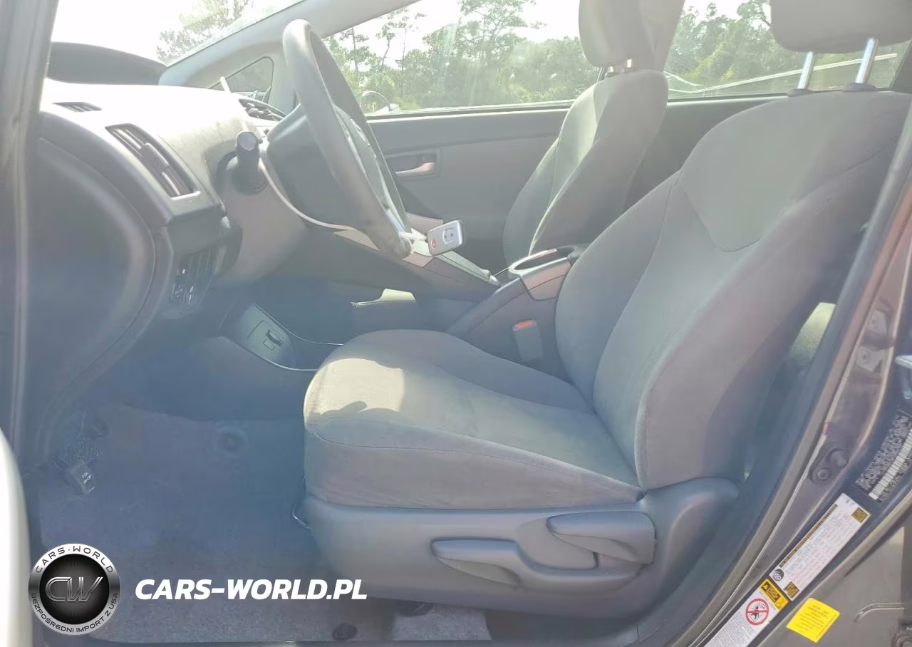 2015 Toyota Prius Two VIN:JTDKN3DU8F0468740 - 7