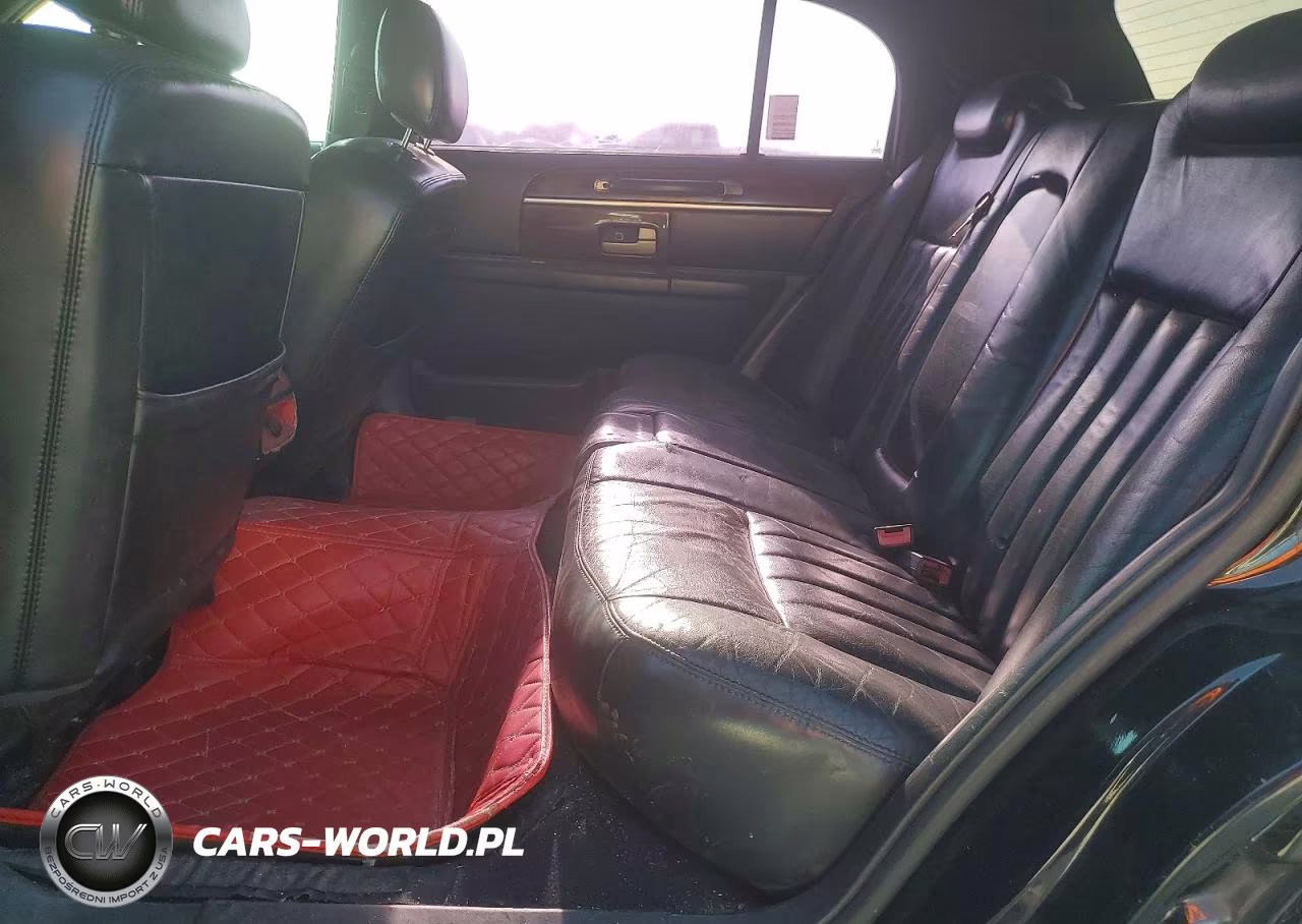 2007 Lincoln Town Car Executive L VIN:1LNHM84W17Y637300 - 10