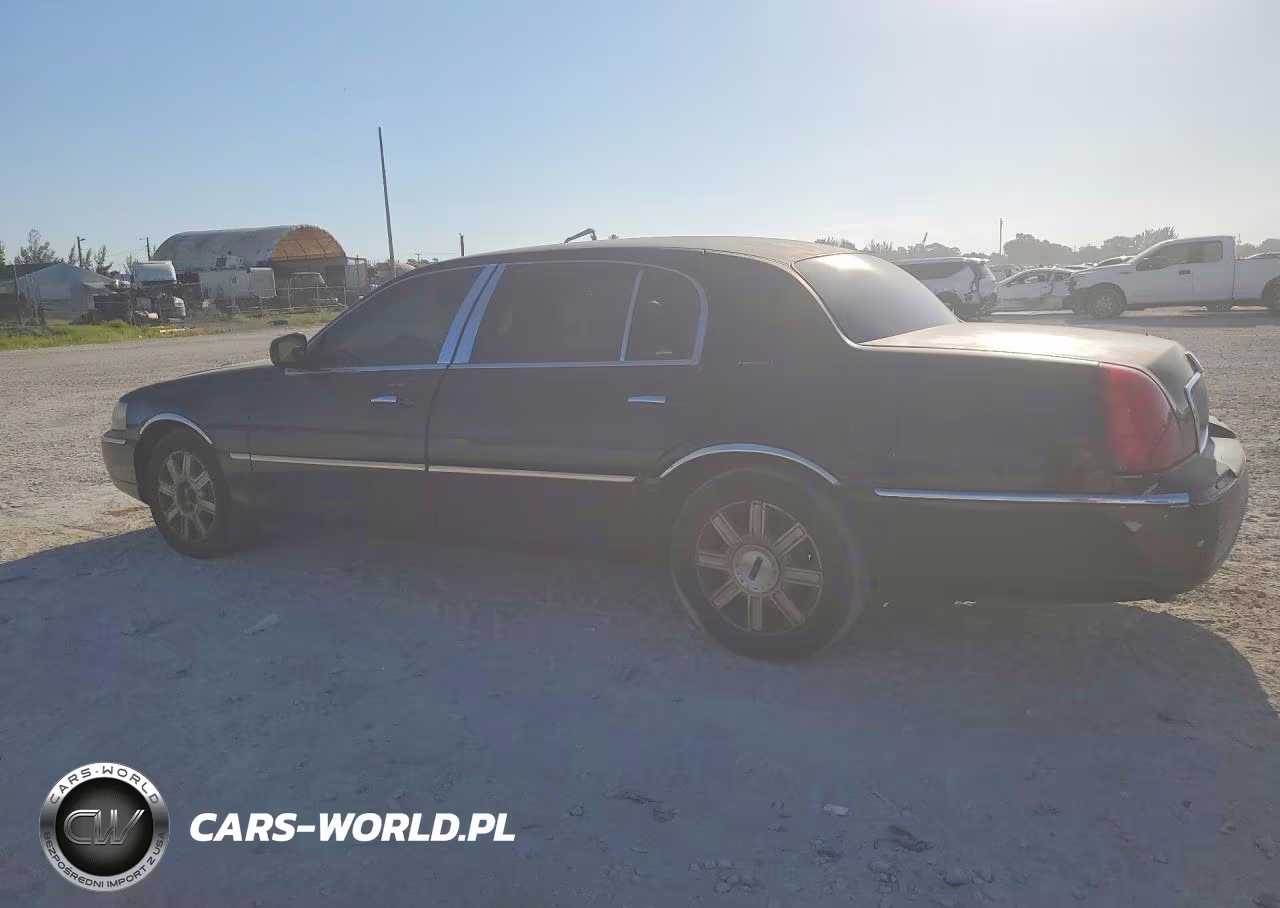 2007 Lincoln Town Car Executive L VIN:1LNHM84W17Y637300 - 2