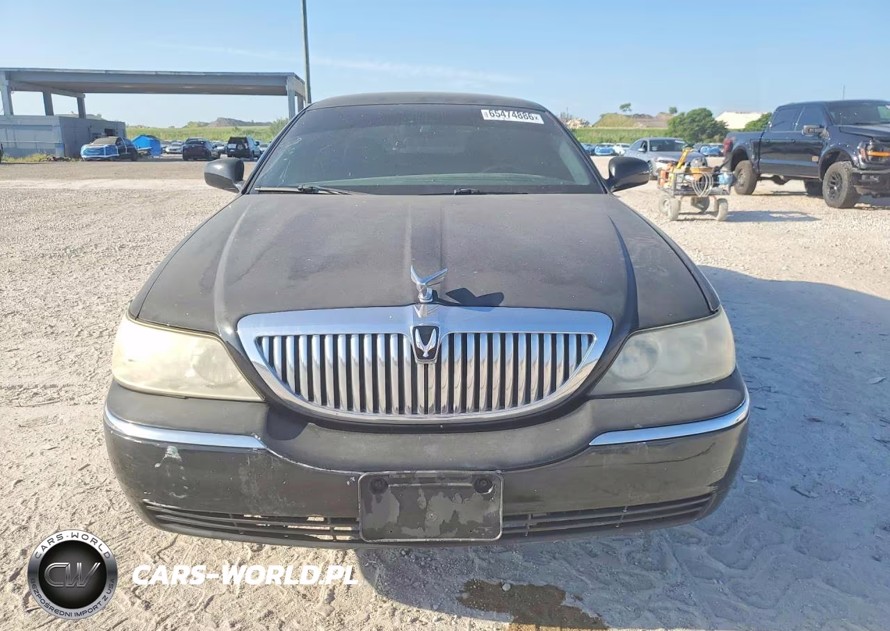 2007 Lincoln Town Car Executive L VIN:1LNHM84W17Y637300 - 5