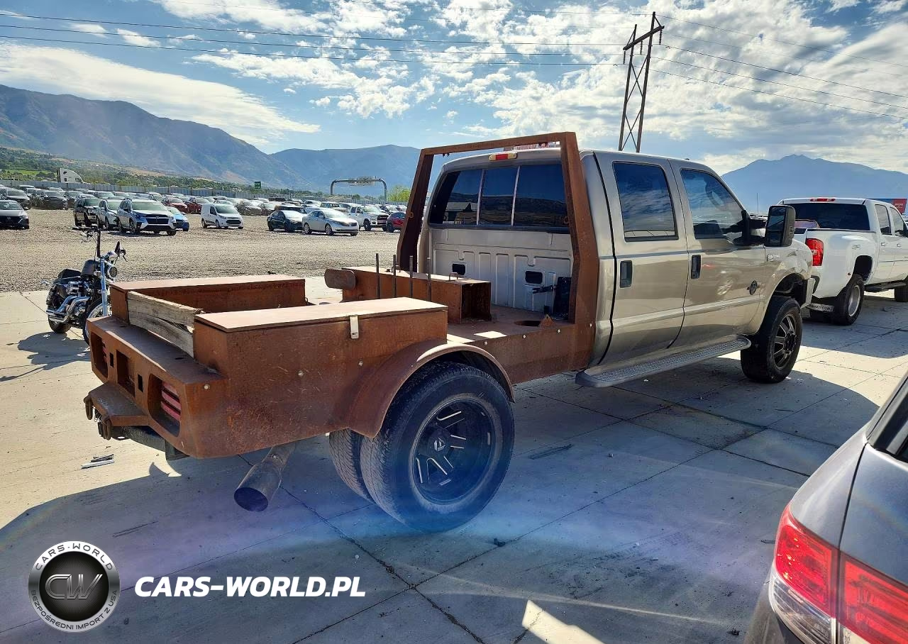 2005 Ford F350 Super Duty VIN:1FTWW33P95EB10865 - 3