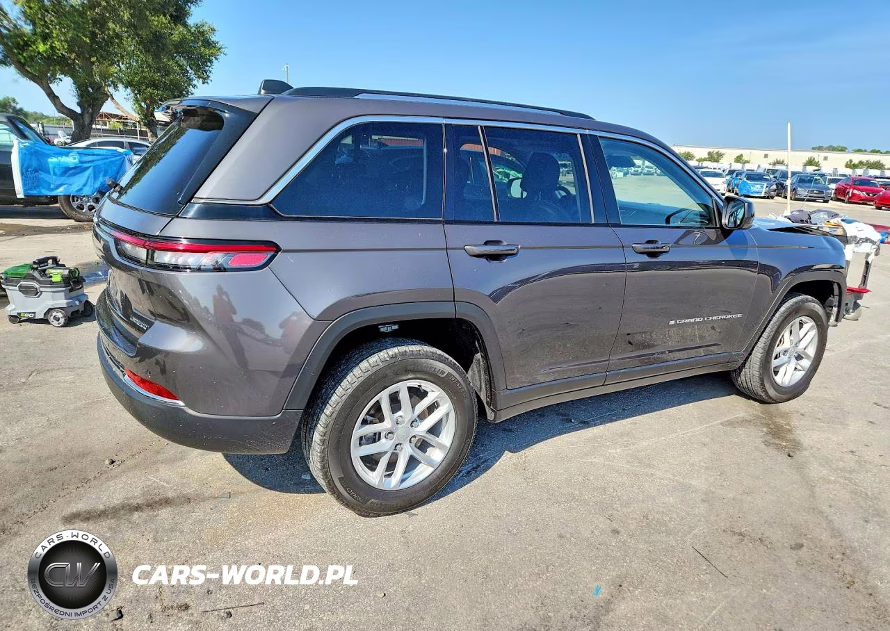 2023 Jeep Grand Cherokee Laredo VIN:1C4RJGAG1PC633298 - 3