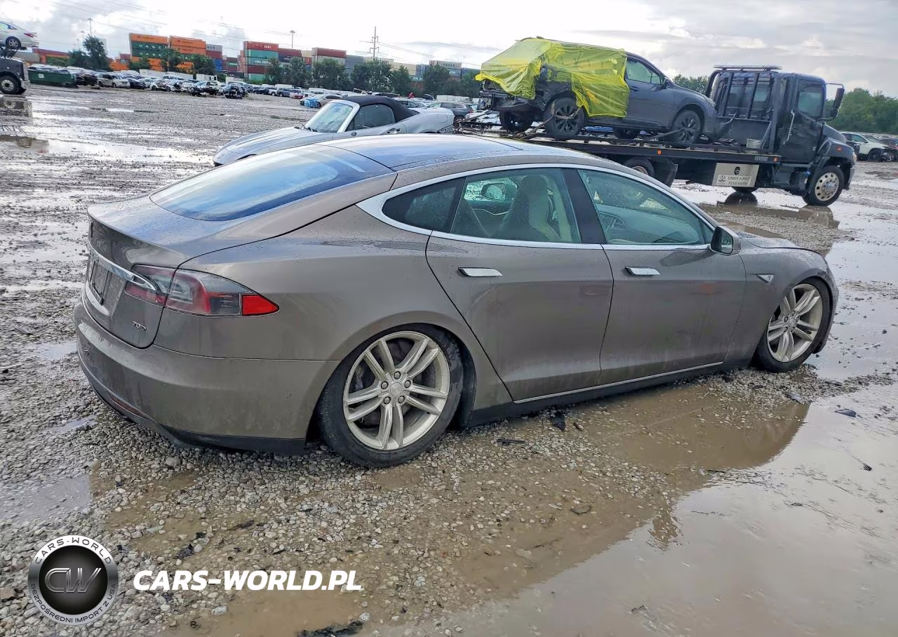 2015 Tesla Model S VIN:5YJSA1E23FF103073 - 3