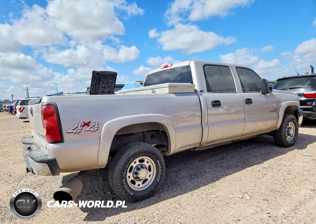 2005 Chevrolet Silverado K2500 Heavy Duty VIN:1GCHK23255F837868 - 3