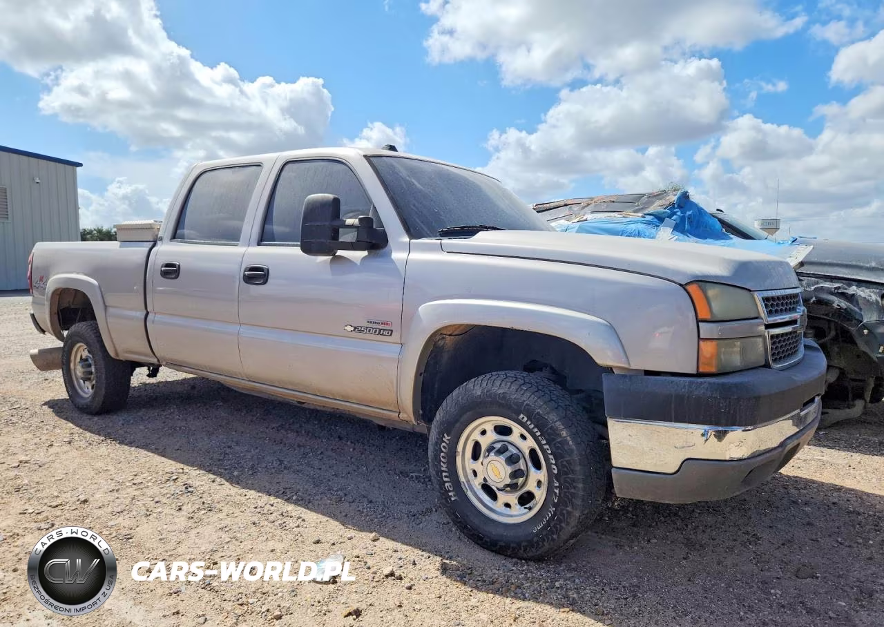 2005 Chevrolet Silverado K2500 Heavy Duty VIN:1GCHK23255F837868 - 4