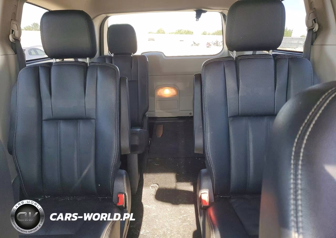 2016 Chrysler Town & Country Touring VIN:2C4RC1BG5GR229708 - 10