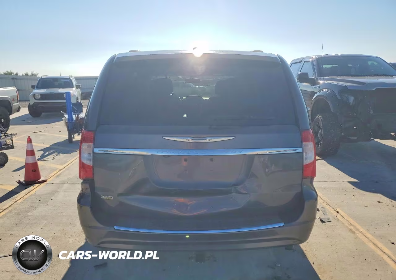 2016 Chrysler Town & Country Touring VIN:2C4RC1BG5GR229708 - 6