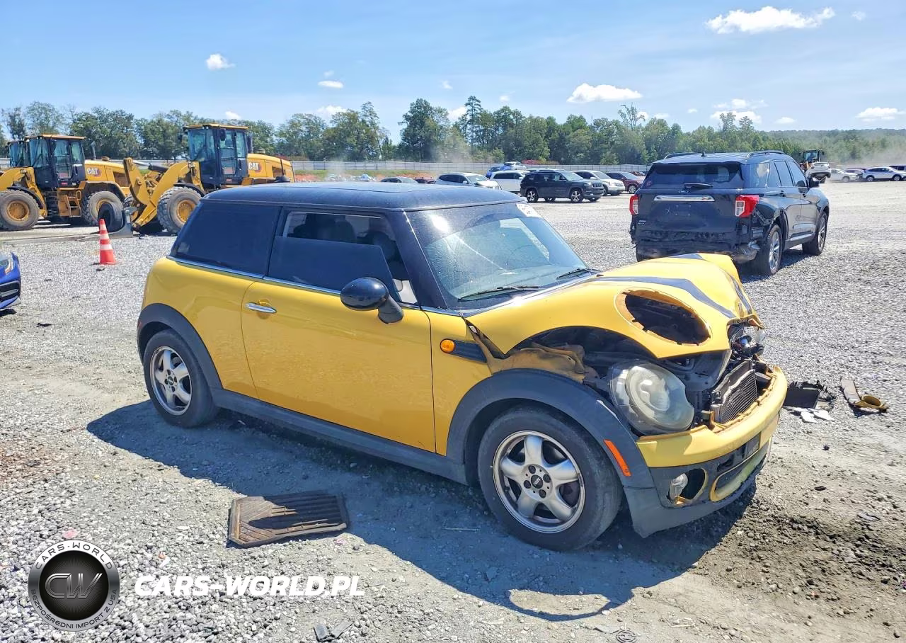 2009 Mini Cooper VIN:WMWMF335X9TU71557 - 4