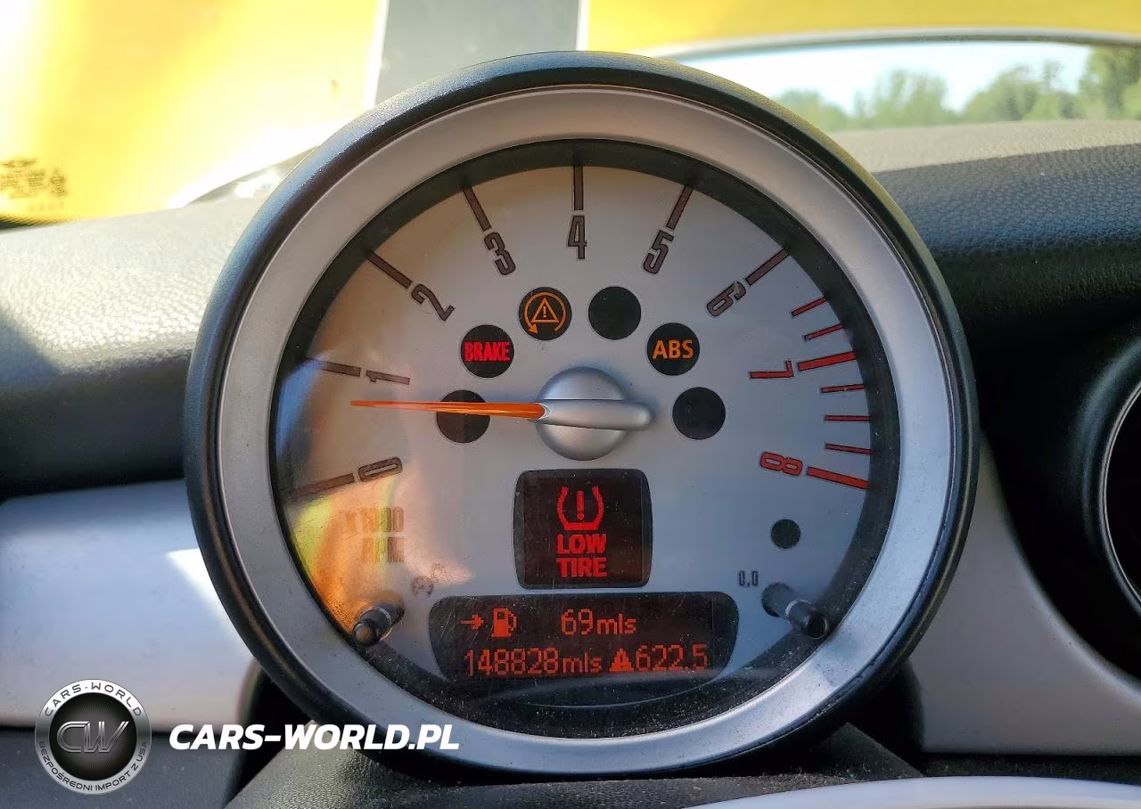 2009 Mini Cooper VIN:WMWMF335X9TU71557 - 9