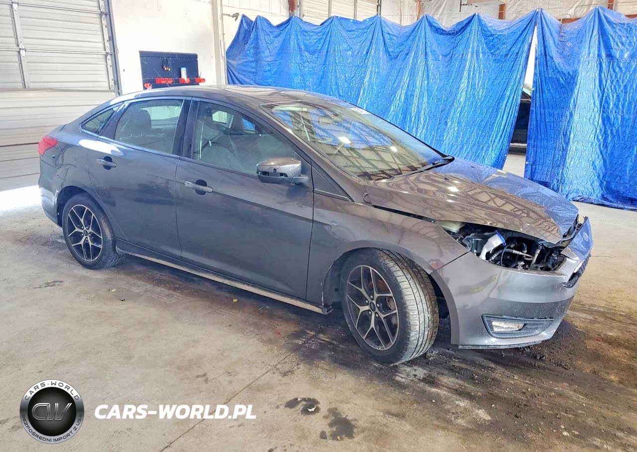 2017 Ford Focus Sel VIN:1FADP3H2XHL248471 - 4