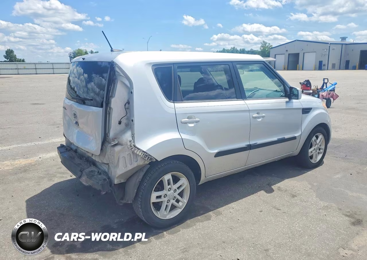 2011 Kia Soul + VIN:KNDJT2A21B7708226 - 3