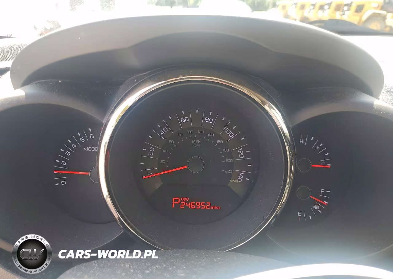 2011 Kia Soul + VIN:KNDJT2A21B7708226 - 9