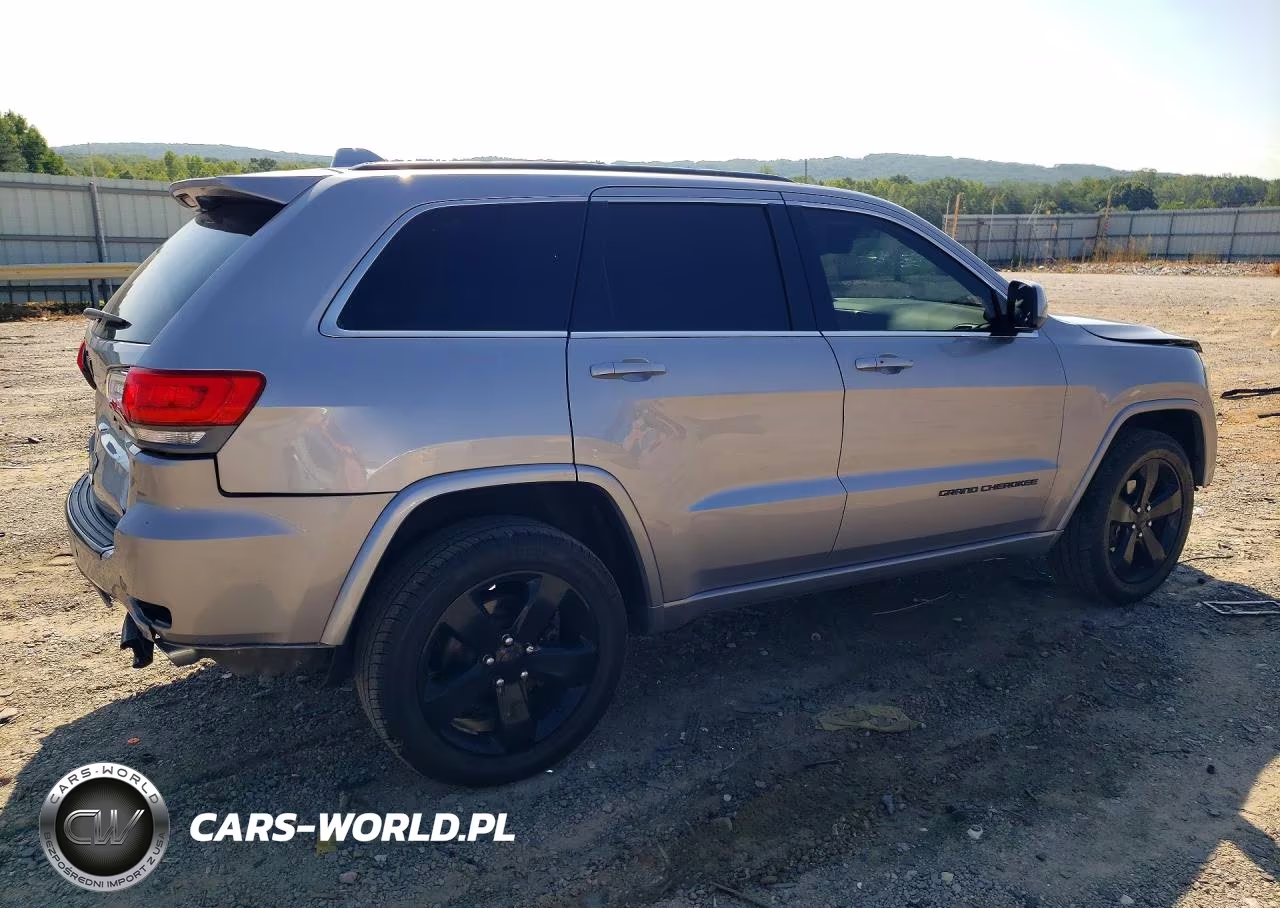 2015 Jeep Grand Cherokee Laredo VIN:1C4RJFAG1FC720742 - 3