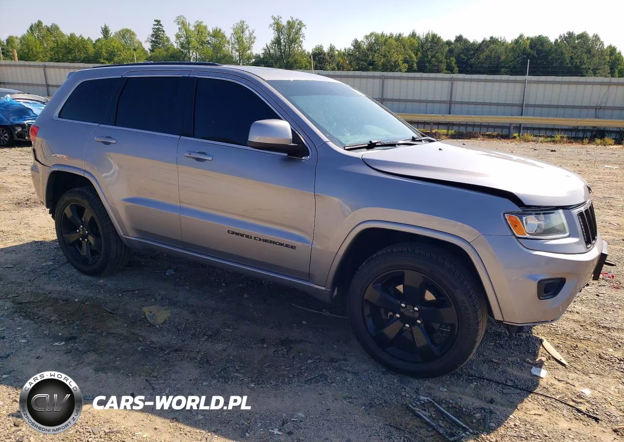 2015 Jeep Grand Cherokee Laredo VIN:1C4RJFAG1FC720742 - 4