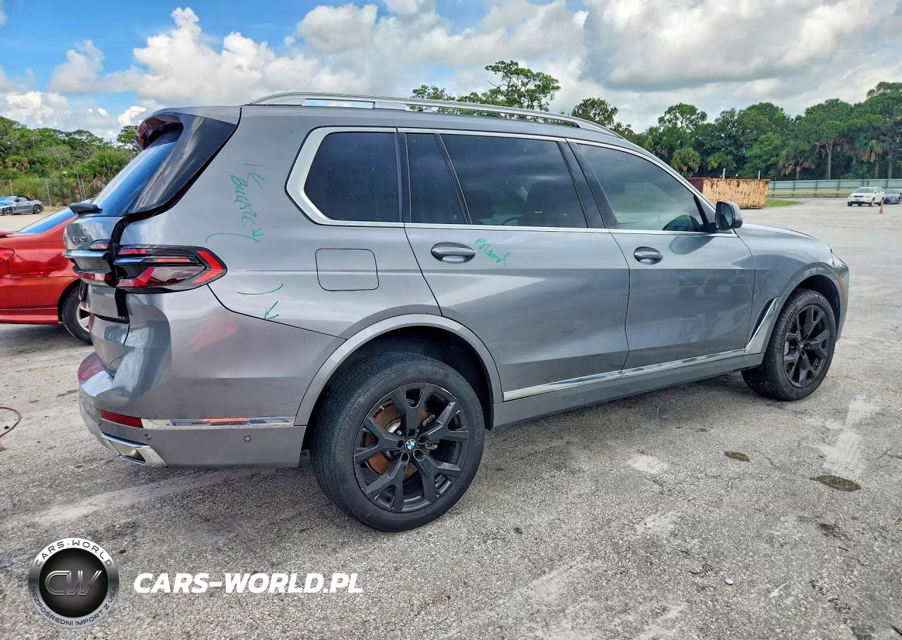 2025 BMW X7 xDrive40I VIN:5UX23EM07S9Y16546 - 3