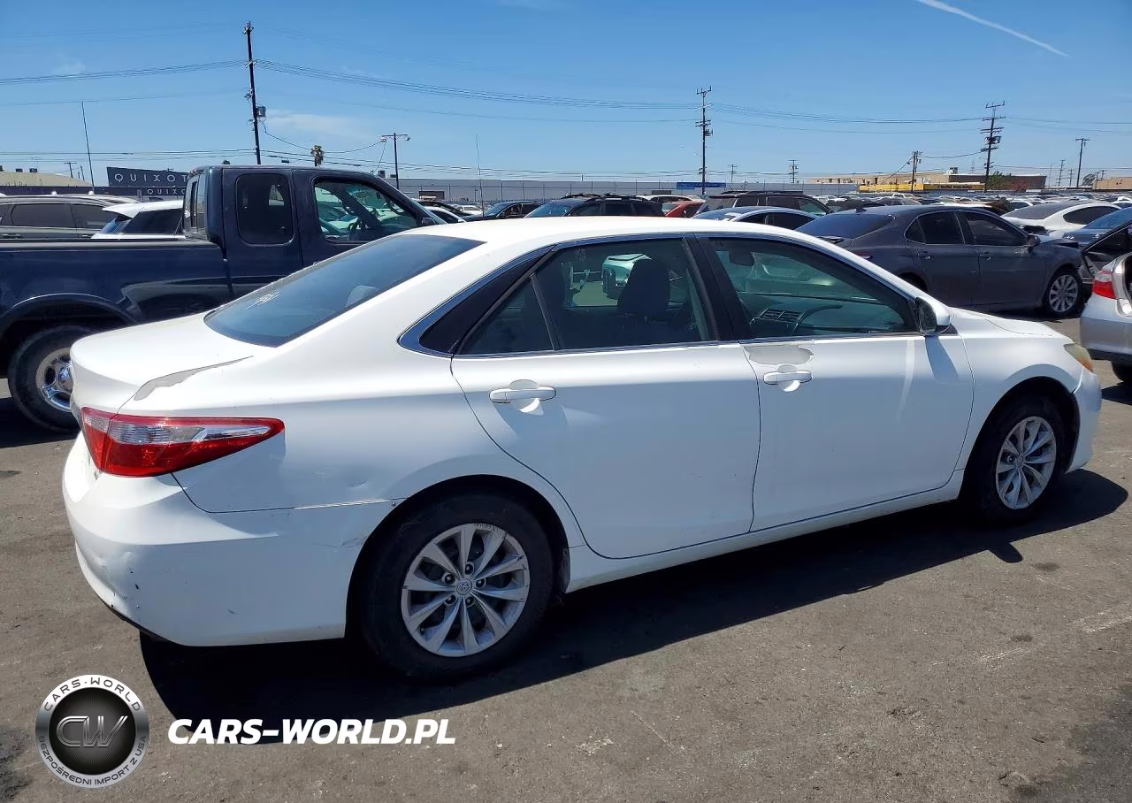 2015 Toyota Camry Le VIN:4T4BF1FK3FR486781 - 3