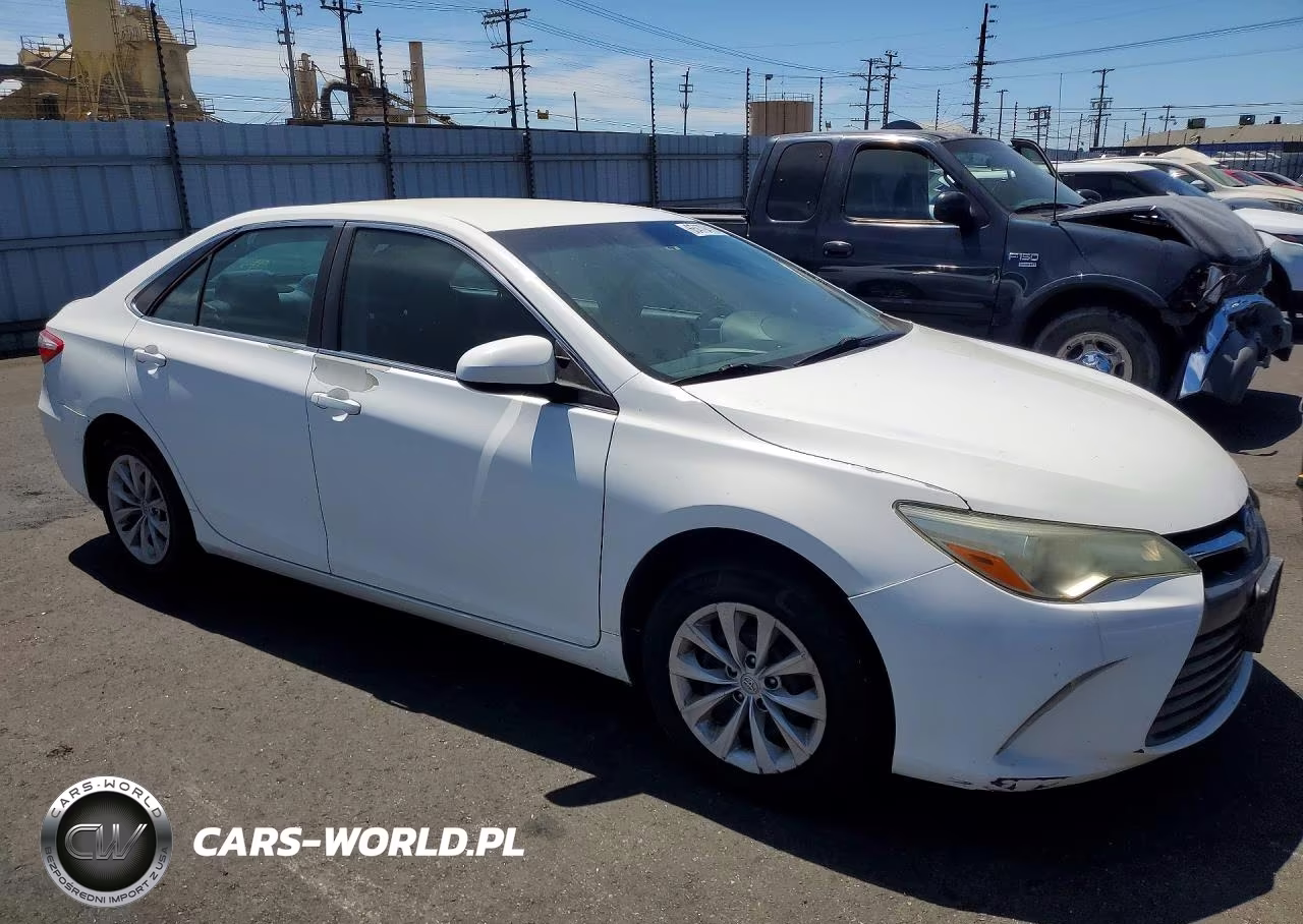 2015 Toyota Camry Le VIN:4T4BF1FK3FR486781 - 4