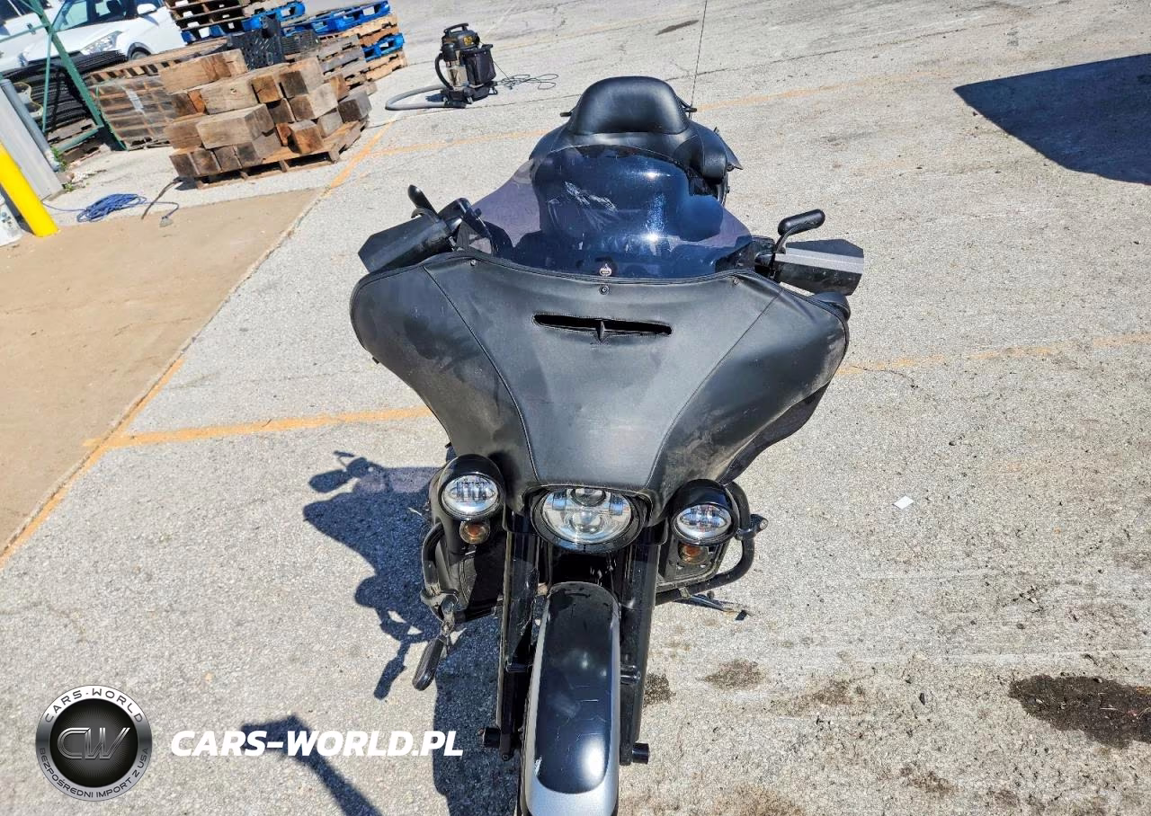 2015 Harley-Davidson Flhtcu Ultra Classic Electra Glide VIN:1HD1FCM11FB630144 - 5