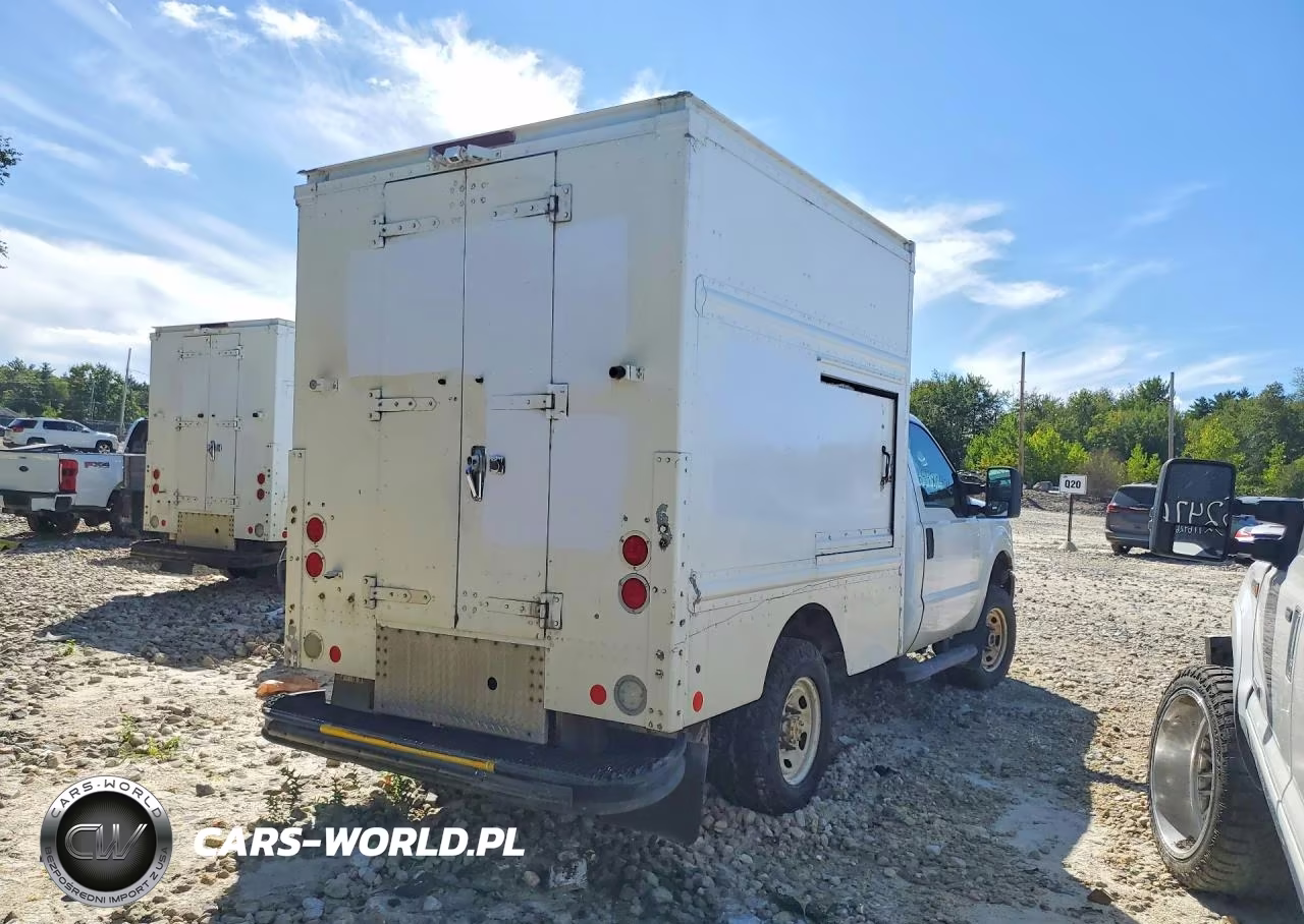 2015 Ford F250 Super Duty Box Truck VIN:1FDBF2B62FED21601 - 3