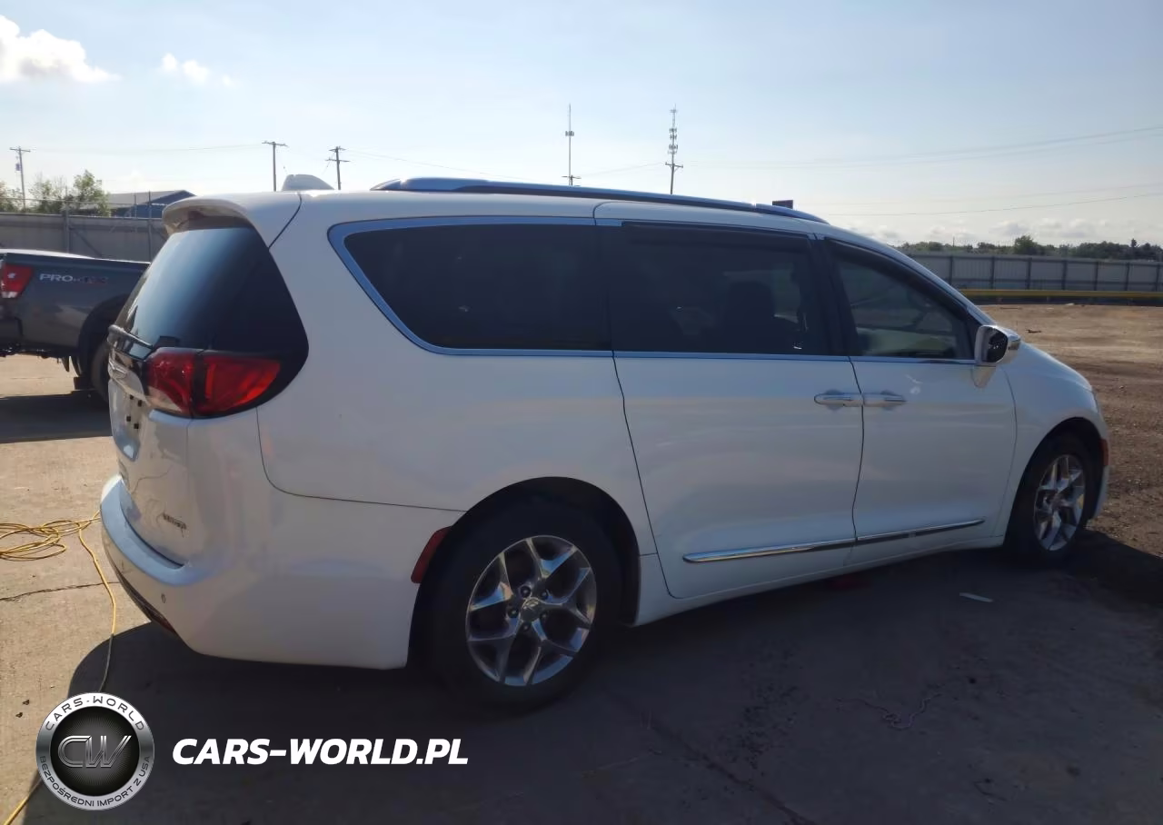 2018 Chrysler Pacifica Limited VIN:2C4RC1GG3JR185305 - 3