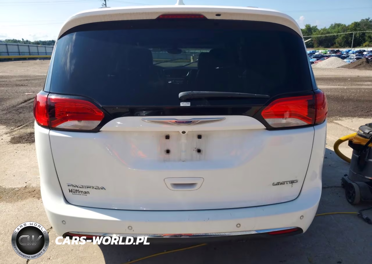 2018 Chrysler Pacifica Limited VIN:2C4RC1GG3JR185305 - 6