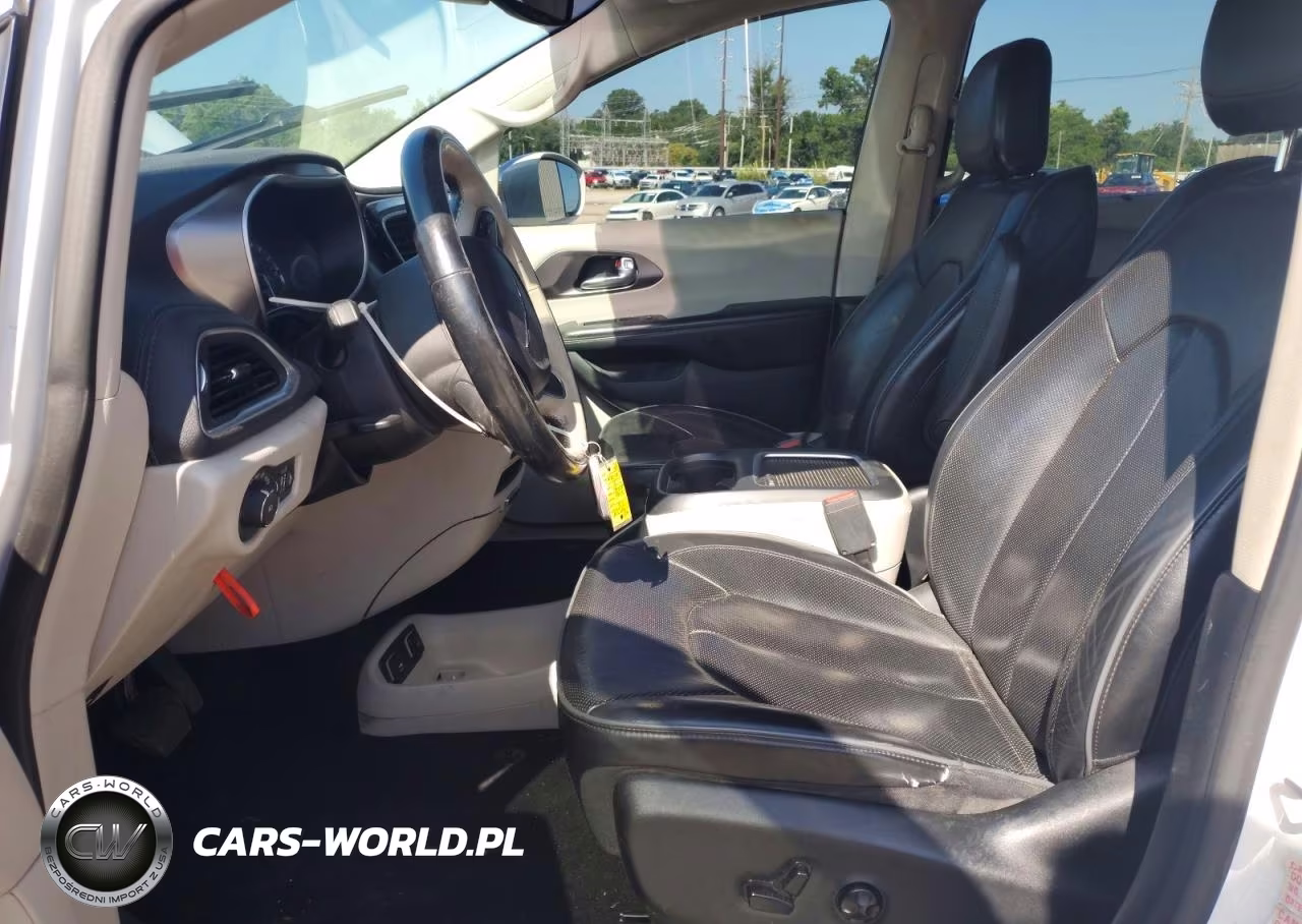 2018 Chrysler Pacifica Limited VIN:2C4RC1GG3JR185305 - 7