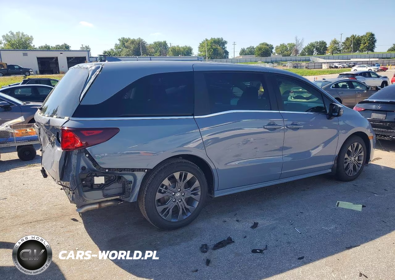2026 Honda Odyssey Touring VIN:5FNRL6H8XTB060644 - 3