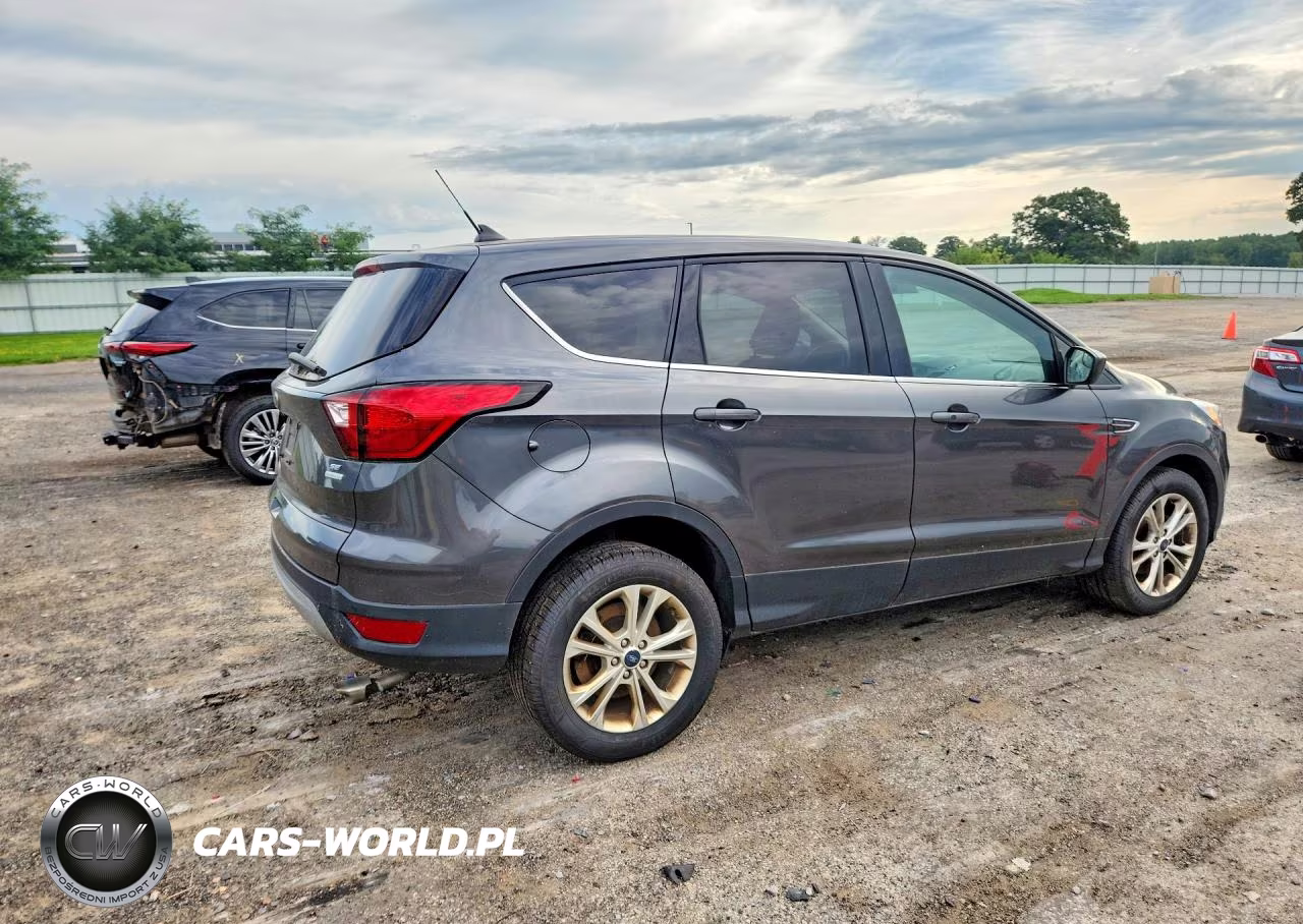 2019 Ford Escape Se VIN:1FMCU0GD8KUB13082 - 3