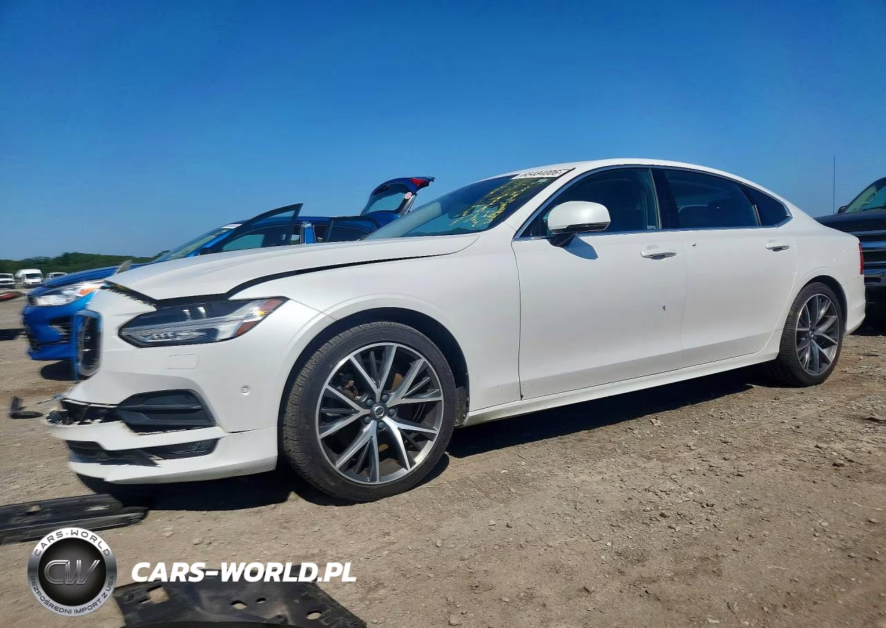 2019 Volvo S90 T6 Momentum