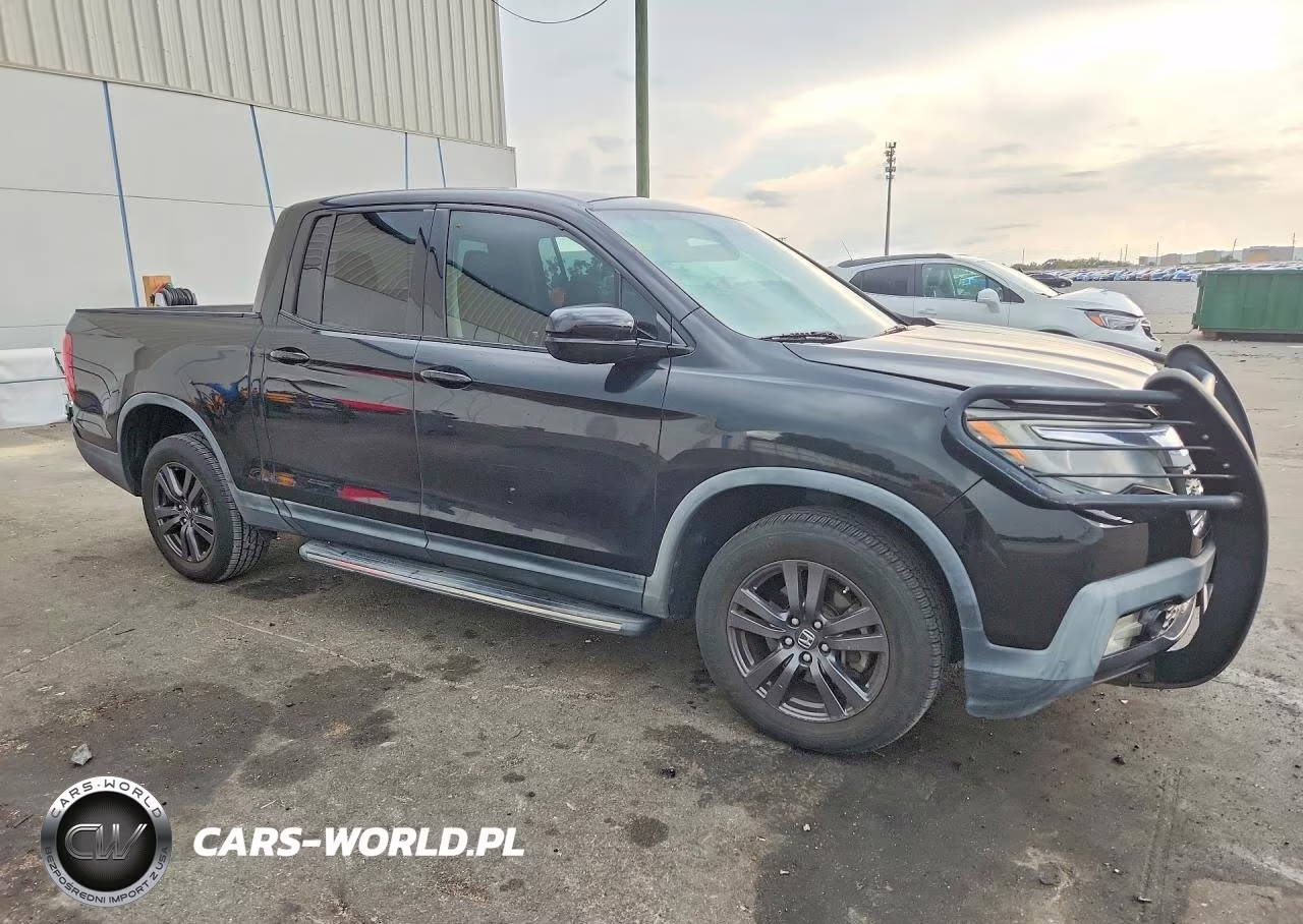 2018 Honda Ridgeline Sport VIN:5FPYK3F15JB001685 - 4