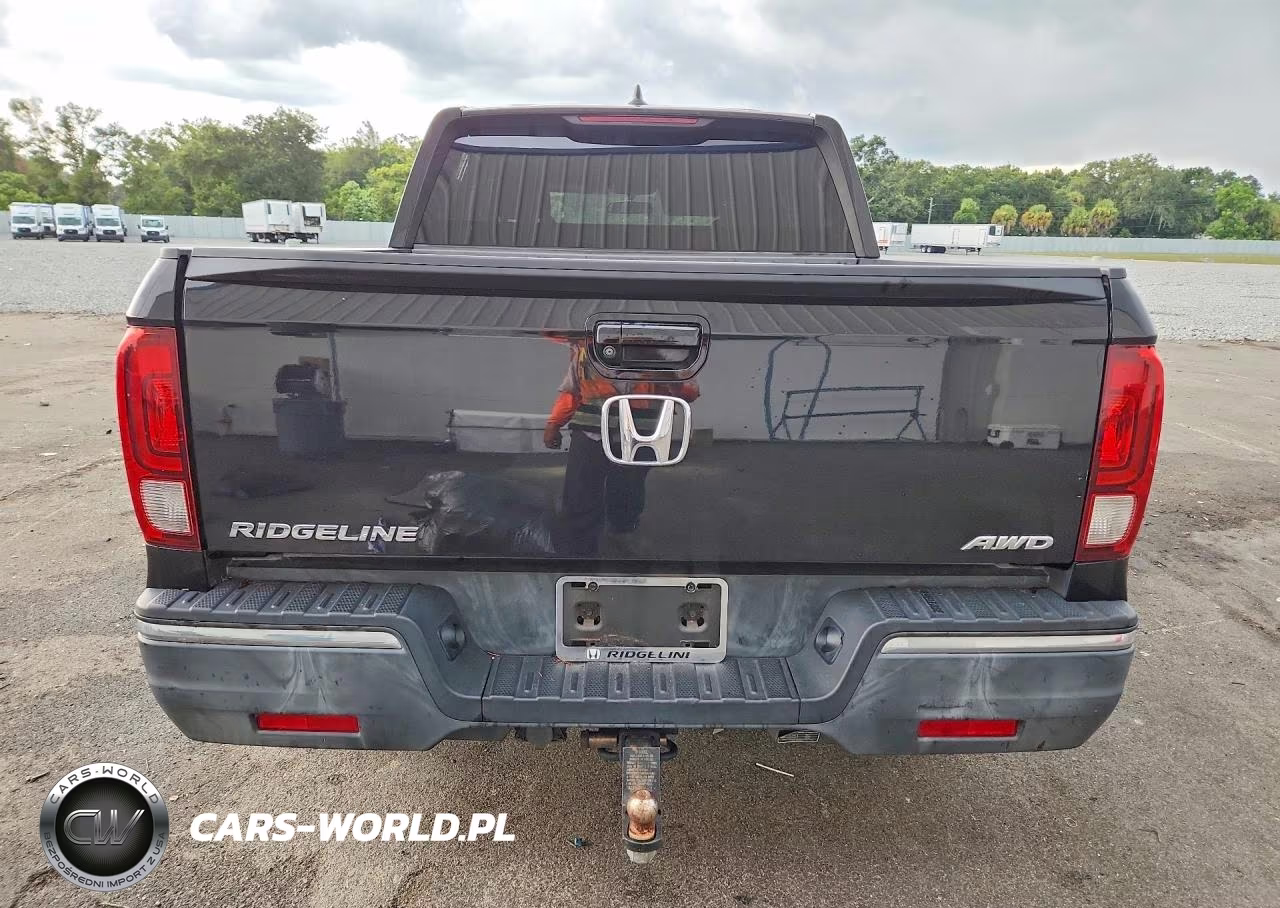 2018 Honda Ridgeline Sport VIN:5FPYK3F15JB001685 - 6