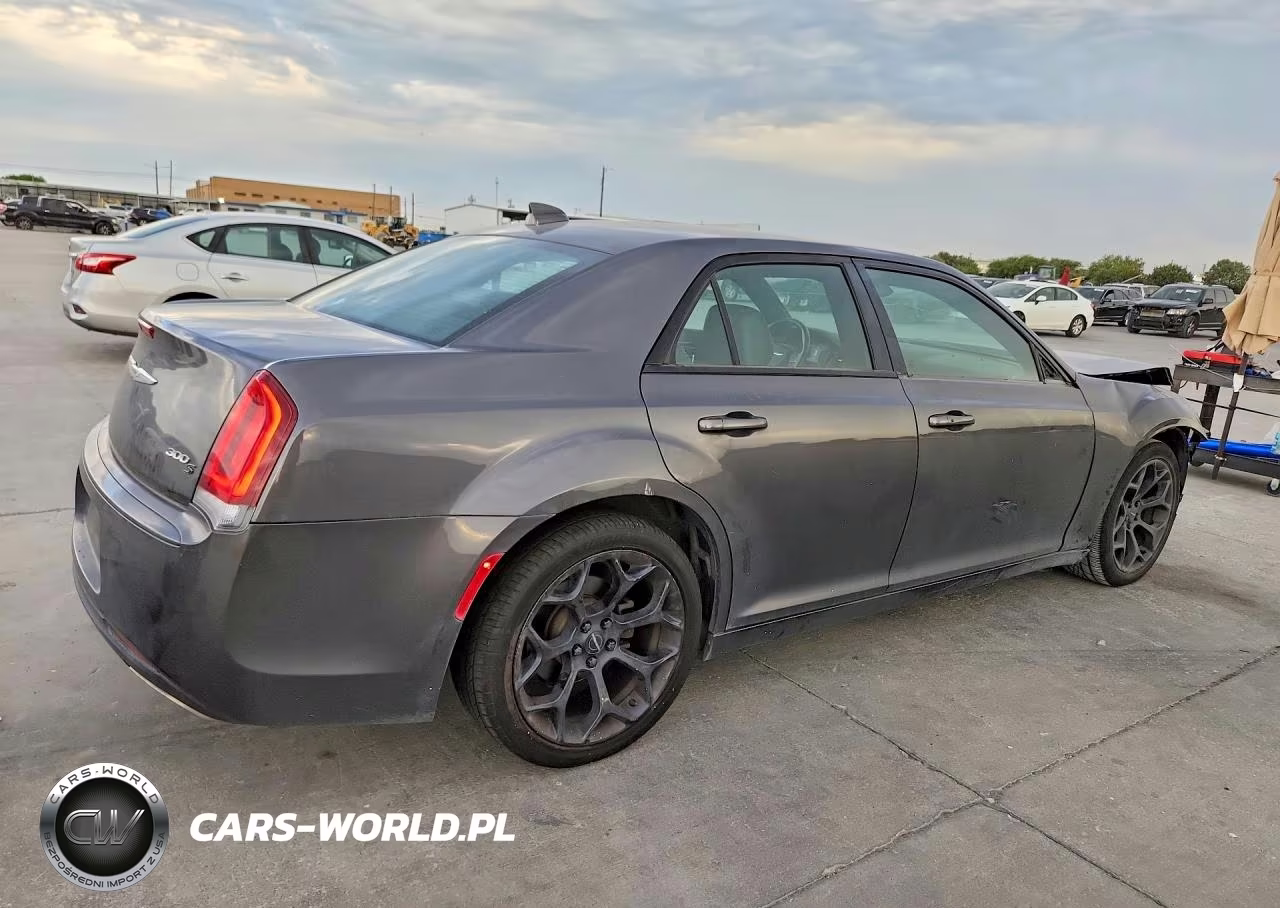 2019 Chrysler 300 S VIN:2C3CCABG6KH682860 - 3