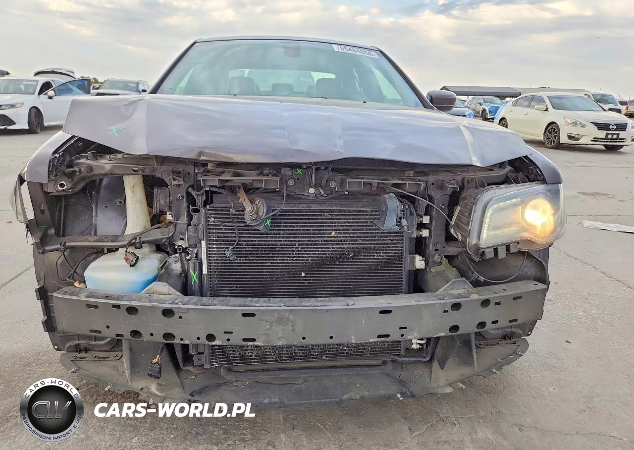 2019 Chrysler 300 S VIN:2C3CCABG6KH682860 - 5