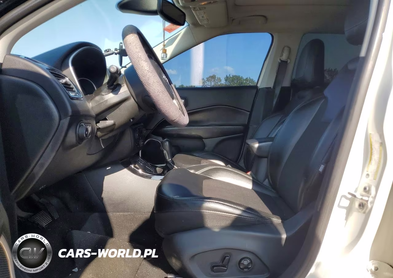 2019 Jeep Compass Latitude VIN:3C4NJDBB7KT599056 - 7