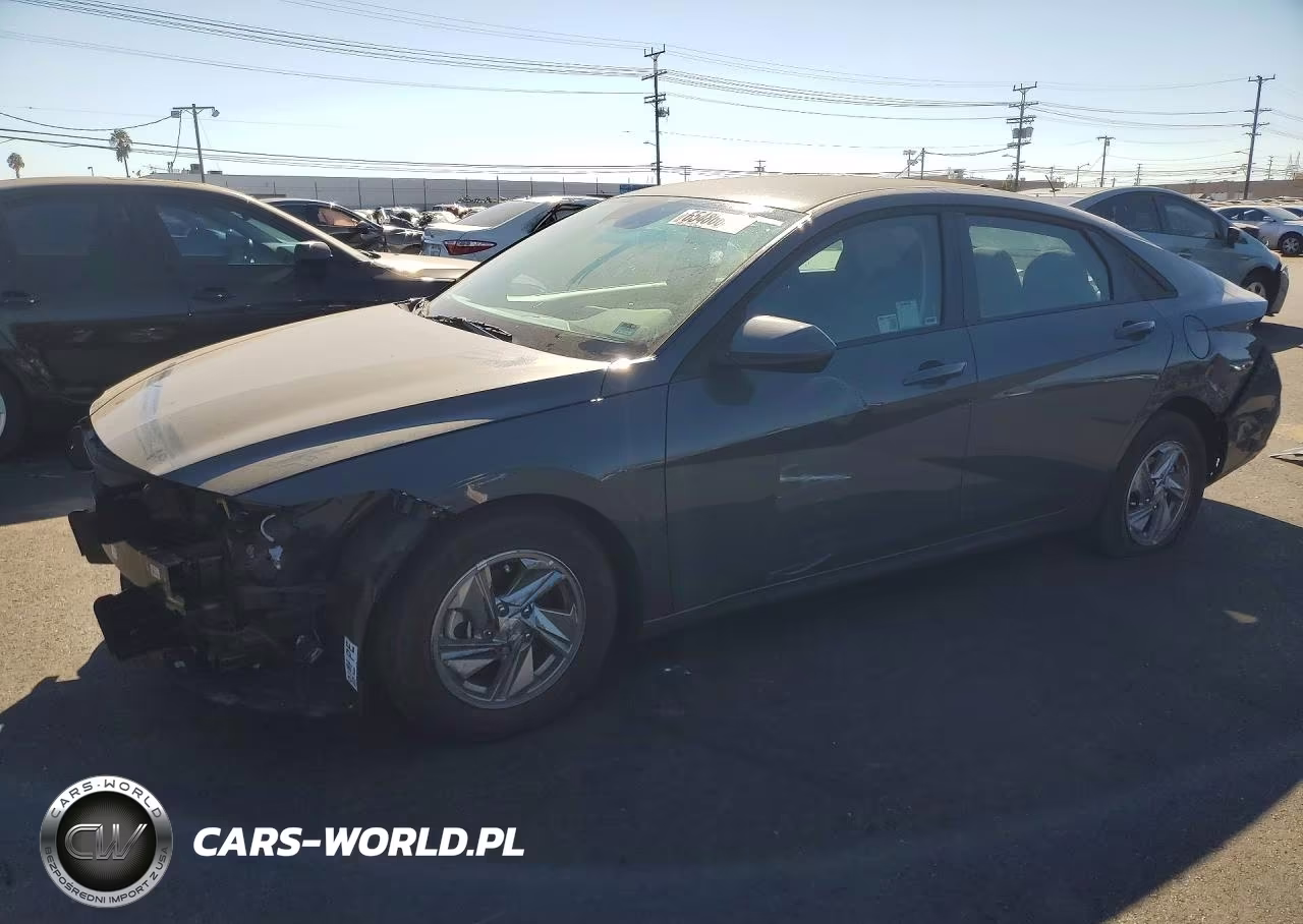 2025 Hyundai Elantra Se