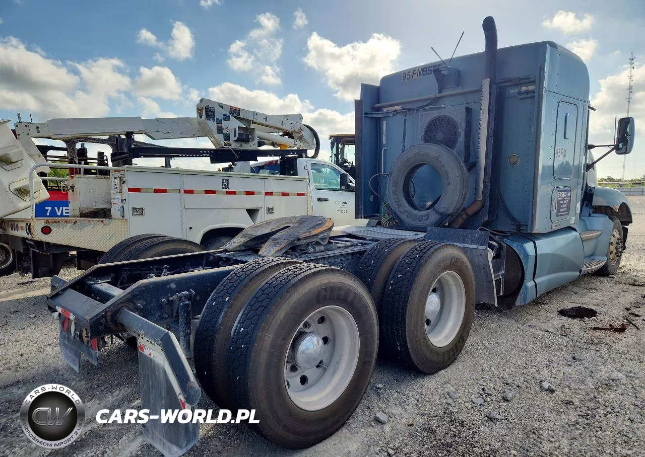 2009 Kenworth T660 Semi Truck VIN:1XKAD49X39J253373 - 3