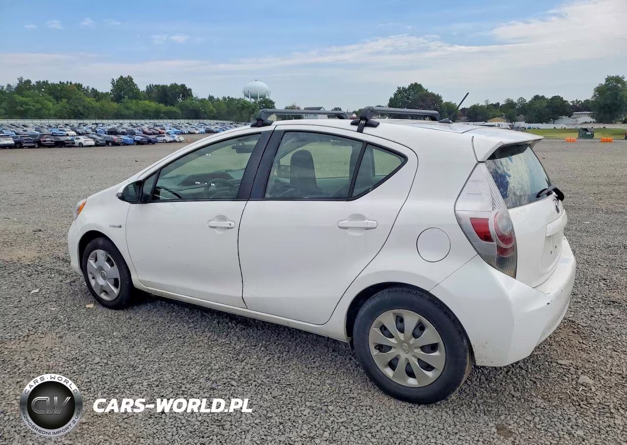 2014 Toyota Prius C One VIN:JTDKDTB39E1567718 - 2