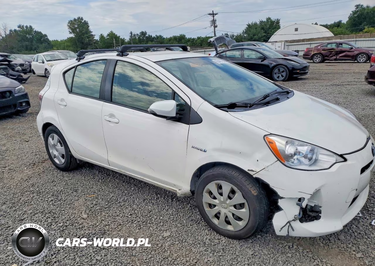 2014 Toyota Prius C One VIN:JTDKDTB39E1567718 - 4